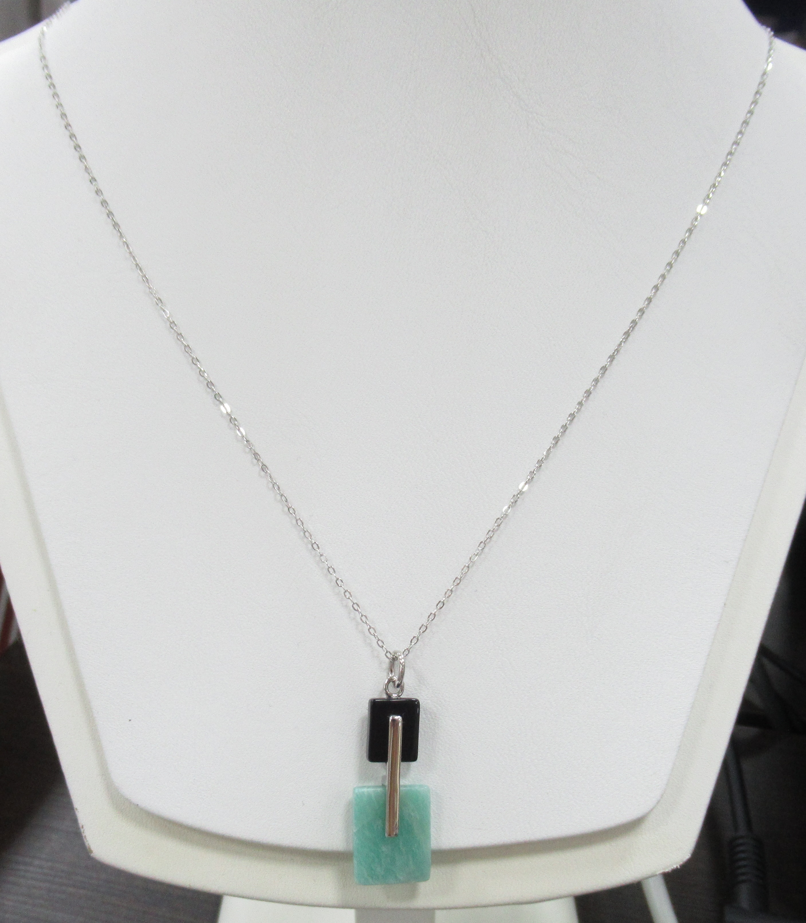 Серебряное колье с амазонитом и ониксом